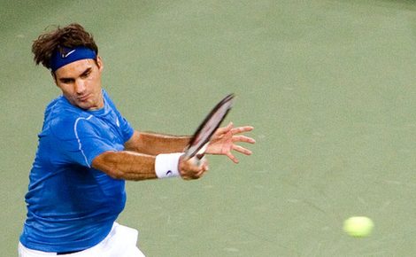 Recherchez les bonnes sensations quand vous frappez la balle au tennis