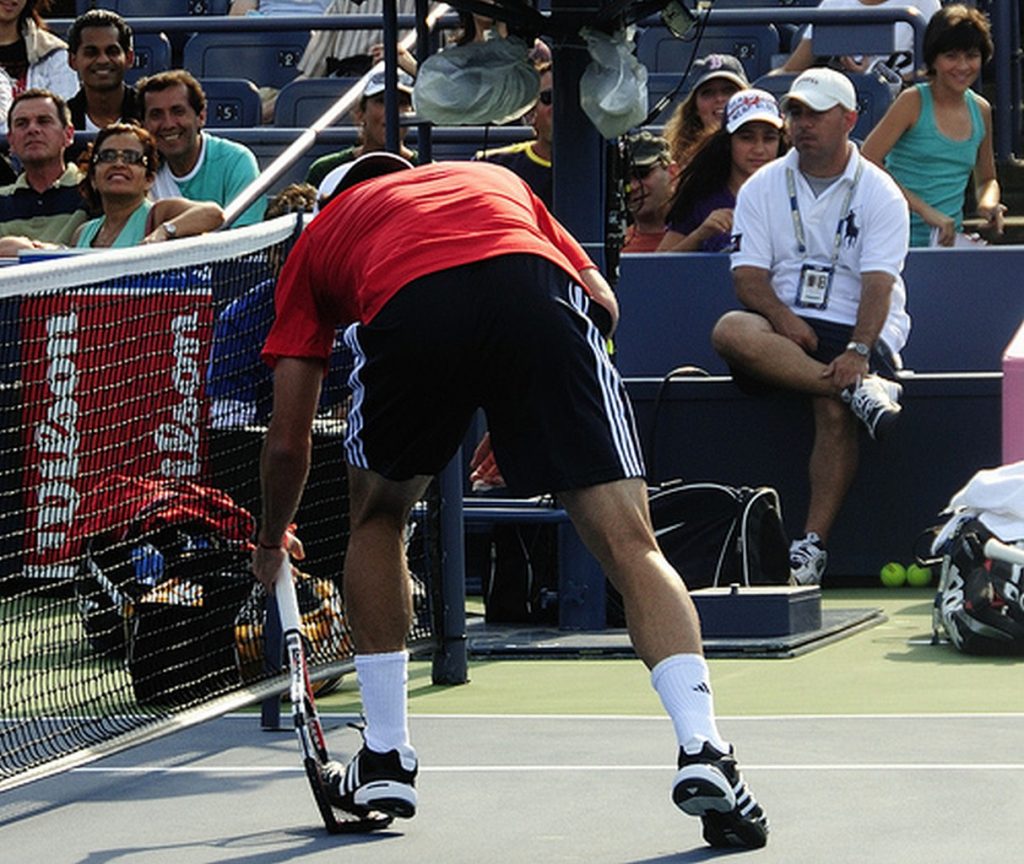 S' énerver sur un court de tennis n'est jamais une bonne chose. Vous y laissez trop d'énergie, de concentration et vous faites trop plaisir à votre adversaire.