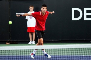  Elégance et fluidité du champion de tennis Serbe Djokovic