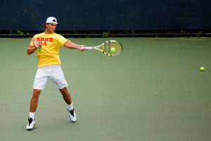 Rafa en coup droit à l'entraînement
