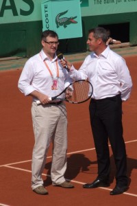 Eric Babolat au micro de Marc Maury speaker officiel de Roland Garros