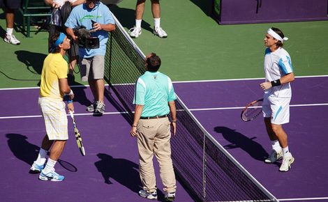 Sortir gagnant du tirage au sort qui précède un match de tennis
