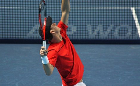 Pour bien servir au tennis, adoptez une bonne prise de raquette