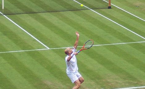 Pouvez-vous réellement vous passer du service le plus efficace pour neutraliser votre adversaire au tennis ?