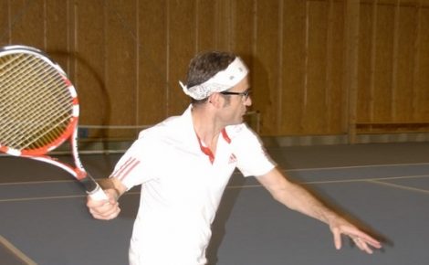 Cette vidéo risque bien de régler définitivement vos questions sur la bonne position du poignet au tennis