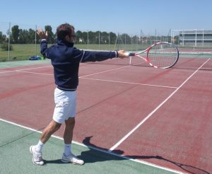 Attention, l'élégante dissociation entre le haut et le bas du corps cache un traumatisme possible ©@;Vincent Bonnin