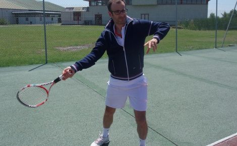 Comment résoudre l&rsquo;épineuse question du meilleur choix d&rsquo;appuis au tennis en coup droit (et en vidéo)