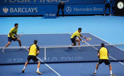 Perdu en double au tennis? Les coups les plus simples sont souvent les meilleurs.