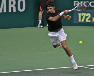 La prise eastern, c'est bien beau mais comment faire sur les balles hautes ©Marianne Bevis