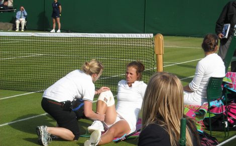 Quand la blessure fait irruption en plein match de tennis