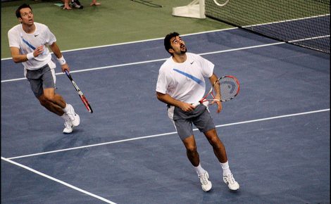 Comment jouer au tennis en équipe, quand il n&rsquo;y a pas de place pour toi (vidéo)