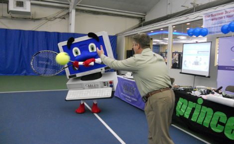Robot joueur et drone lobeur au service de tes futurs entrainements de tennis