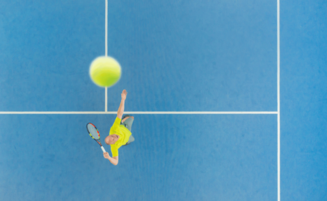 Le smash au tennis : technique et tactique